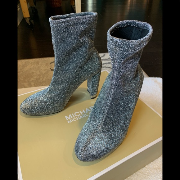 ♥️HOST PICK♥️ Michael Kors NWT Mandie Booties - Picture 4 of 6
